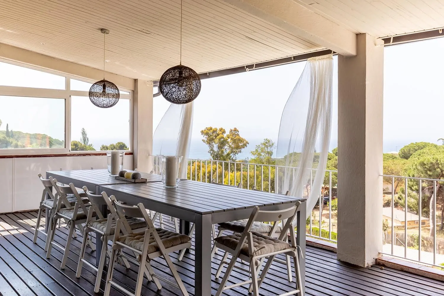El comedor de la galería · Villa Andreu